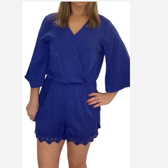 Cute, simple romper with lace detail (Blue) - Picture 1 of 5
